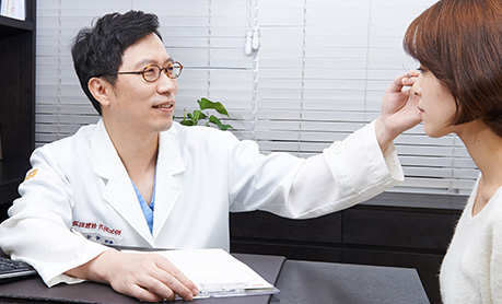눈매교정 원장님사진